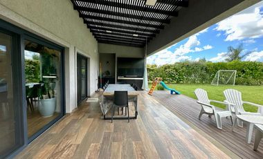 Casa en Barrio Santa Juana 6 ambientes