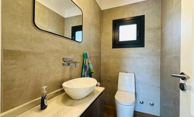 Casa en Barrio Santa Juana 6 ambientes