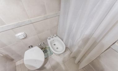 Departamento triplex, frente al club CASI, con 2 terrazas propias, parrilla y 2 cocheras. San Isidro