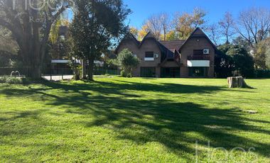 ALQUILER TEMPORAL - CASA CON GRAN PARQUE, PILETA Y QUINCHO EN ITUZAINGO