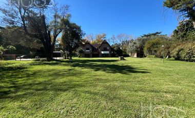 ALQUILER TEMPORAL - CASA CON GRAN PARQUE, PILETA Y QUINCHO EN ITUZAINGO