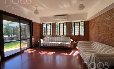 ALQUILER TEMPORAL - CASA CON GRAN PARQUE, PILETA Y QUINCHO EN ITUZAINGO