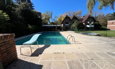 ALQUILER TEMPORAL - CASA CON GRAN PARQUE, PILETA Y QUINCHO EN ITUZAINGO