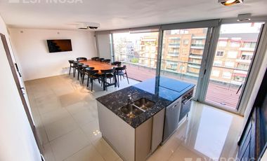 Departamento en alquiler, cuatro ambientes en Castelar. Edificio de categoría