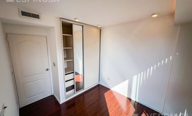 Departamento en alquiler, cuatro ambientes en Castelar. Edificio de categoría