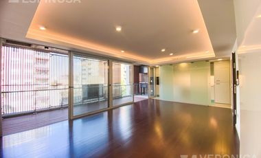 Departamento en alquiler, cuatro ambientes en Castelar. Edificio de categoría