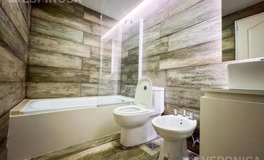 Departamento en alquiler, cuatro ambientes en Castelar. Edificio de categoría