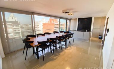 Departamento en alquiler, cuatro ambientes en Castelar. Edificio de categoría
