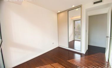 Departamento en alquiler, cuatro ambientes en Castelar. Edificio de categoría