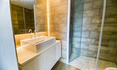 Departamento en alquiler, cuatro ambientes en Castelar. Edificio de categoría