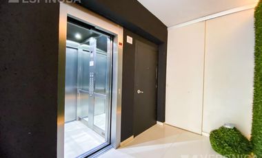 Departamento en alquiler, cuatro ambientes en Castelar. Edificio de categoría