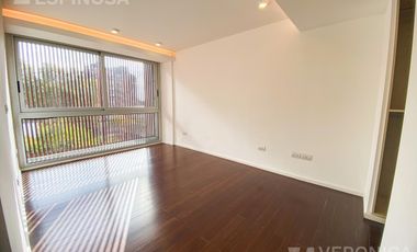 Departamento en alquiler, cuatro ambientes en Castelar. Edificio de categoría