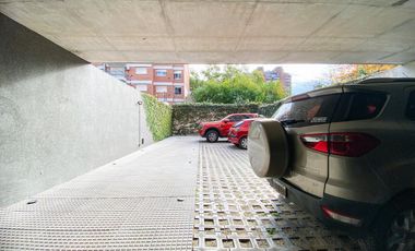 Departamento en alquiler, cuatro ambientes en Castelar. Edificio de categoría