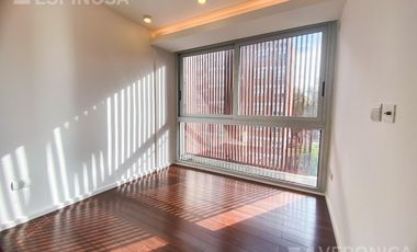 Departamento en alquiler, cuatro ambientes en Castelar. Edificio de categoría