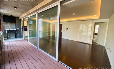 Departamento en alquiler, cuatro ambientes en Castelar. Edificio de categoría