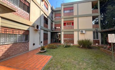 Departamento de 2 ambientes en zona residencial, a metros de Plaza Brown