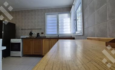 Casa EN VENTA, en Villa Pehuenia. 3 dormitorios, uno en suite. A 100 metros del lago Aluminé.
