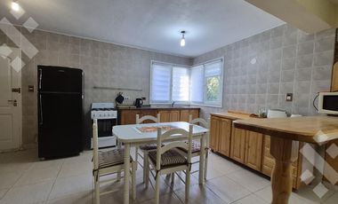 Casa EN VENTA, en Villa Pehuenia. 3 dormitorios, uno en suite. A 100 metros del lago Aluminé.