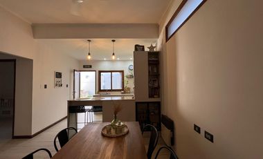 VENTA CASA DOS DORMITORIOS GUADALUPE  REMODELADA