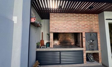 VENTA CASA DOS DORMITORIOS GUADALUPE  REMODELADA