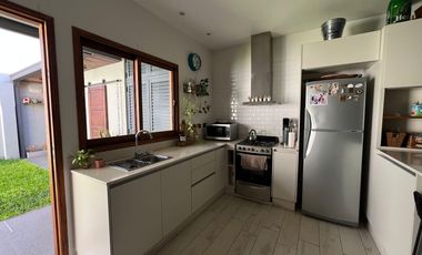 VENTA CASA DOS DORMITORIOS GUADALUPE  REMODELADA