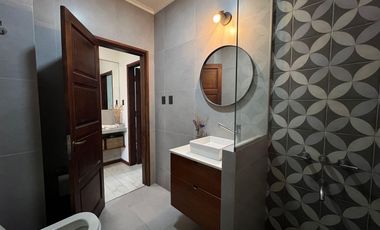 VENTA CASA DOS DORMITORIOS GUADALUPE  REMODELADA