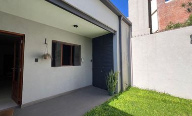 VENTA CASA DOS DORMITORIOS GUADALUPE  REMODELADA