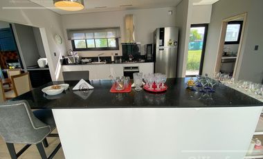 Casa en venta en una planta  en Greenville Polo Hudson Berazategui