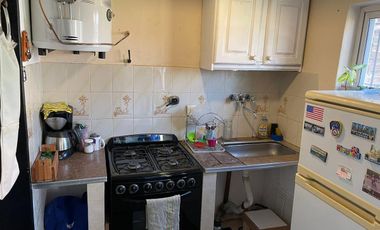 Casa de 4 ambientes con cochera en venta en Villa Adelina