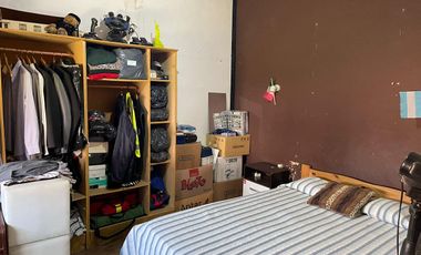 Casa de 4 ambientes con cochera en venta en Villa Adelina