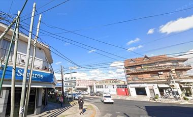 Departamento monoambiente con balcón y cochera en venta en Martinez