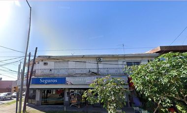 Departamento monoambiente con balcón y cochera en venta en Martinez