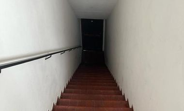 Departamento monoambiente con balcón y cochera en venta en Martinez