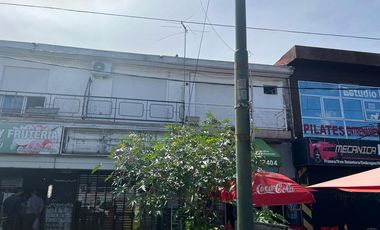 Departamento monoambiente con balcón y cochera en venta en Martinez