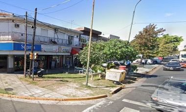 Departamento monoambiente con balcón y cochera en venta en Martinez
