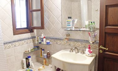 Casa de 6 ambientes con cocheras en venta en San Isidro