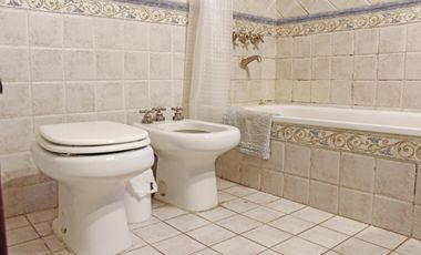 Casa de 6 ambientes con cocheras en venta en San Isidro