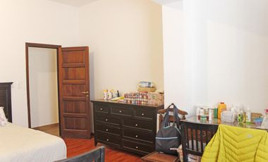 Casa de 6 ambientes con cocheras en venta en San Isidro