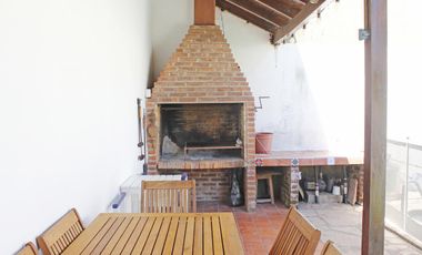 Casa de 6 ambientes con cocheras en venta en San Isidro