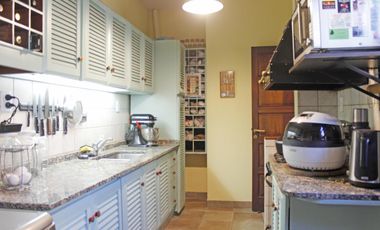 Casa de 6 ambientes con cocheras en venta en San Isidro