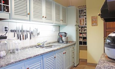 Casa de 6 ambientes con cocheras en venta en San Isidro