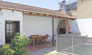 Casa de 6 ambientes con cocheras en venta en San Isidro