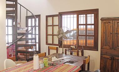 Casa de 6 ambientes con cocheras en venta en San Isidro