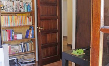 Casa de 6 ambientes con cocheras en venta en San Isidro