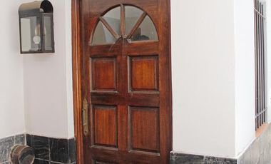 Casa de 6 ambientes con cocheras en venta en San Isidro