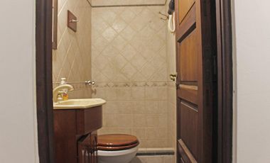 Casa de 6 ambientes con cocheras en venta en San Isidro