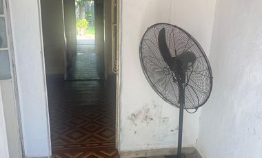 Casa en zona norte con tres habitaciones, baño, cocina comedor,living, lavadero cubierto, cochera descubierta, patio amplio.-