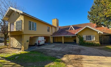 Casa de Categoría - Más de 2000m2 y 10 ambientes