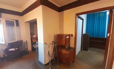 Olivos - A 2 cuadras de Av. Maipú - Chalet a refaccionar - Planta Baja con excelente frente!