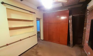 Olivos - A 2 cuadras de Av. Maipú - Chalet a refaccionar - Planta Baja con excelente frente!